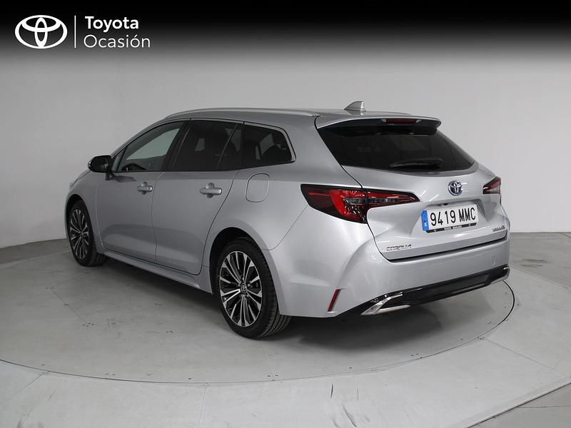 Usado Toyota Corolla Sport 140 CV (102 kW) 2023 Gris / plata Familiar