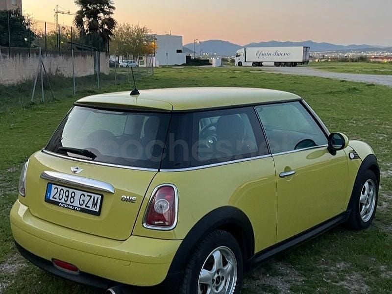 Usado Mini ONE 95 CV (69 kW) 2010 Amarillo Utilitario