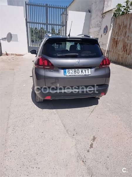 Usado Peugeot 2008 Signature Sky 82 CV (60 kW) 2019 Marrón SUV