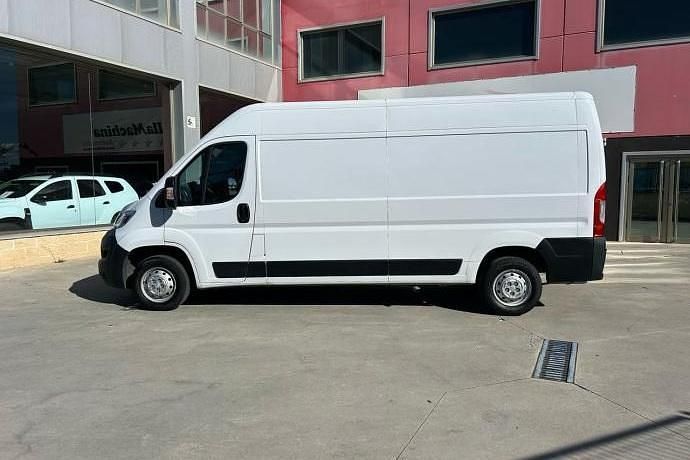 Usado Citroën Jumper 121 CV (88 kW) 2022 Amarillo Monovolumen