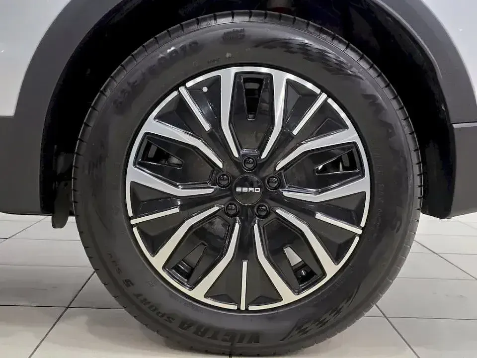 Usado Ebro s700 Luxury 147 CV (108 kW) 2025 Blanco SUV
