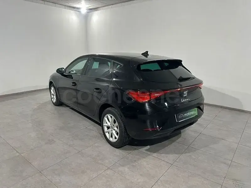 Usado Seat Leon Style 115 CV (84 kW) 2021 Negro Berlina