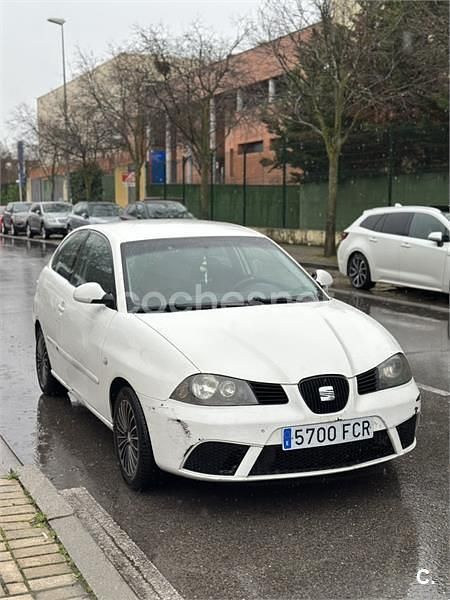 Begagnad Seat Ibiza Reference 70 HK (51 kW) 2006 Vit Halvkombi