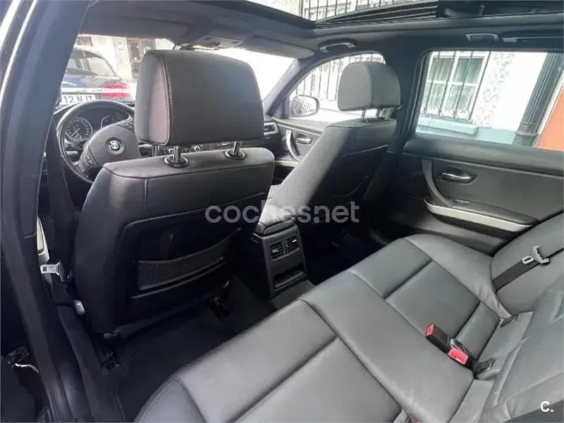 Usado BMW 318 143 CV (105 kW) 2010 Negro Familiar