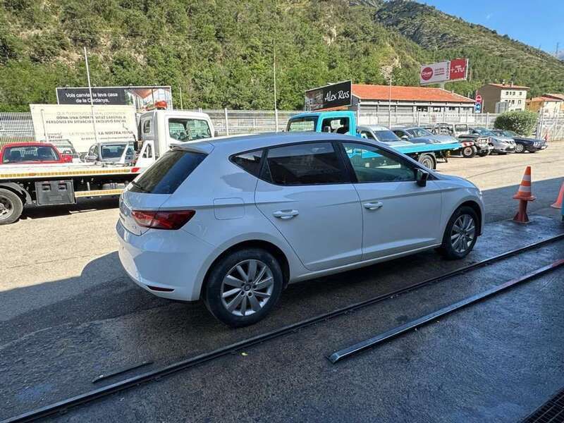 Usado Seat Leon Reference 105 CV (77 kW) 2014 Blanco Utilitario