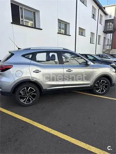 Usado MG ZS Luxury 111 CV (81 kW) 2024 Gris / plata SUV
