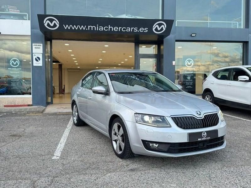 Usado Skoda Octavia Style 150 CV (110 kW) 2017 Gris / plata Berlina