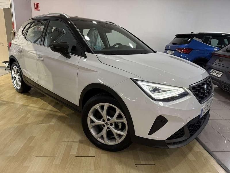 Blanco Usado 2023 Seat Arona FR SUV | 18.950 € (Precio justo) - Imagen 1/4
