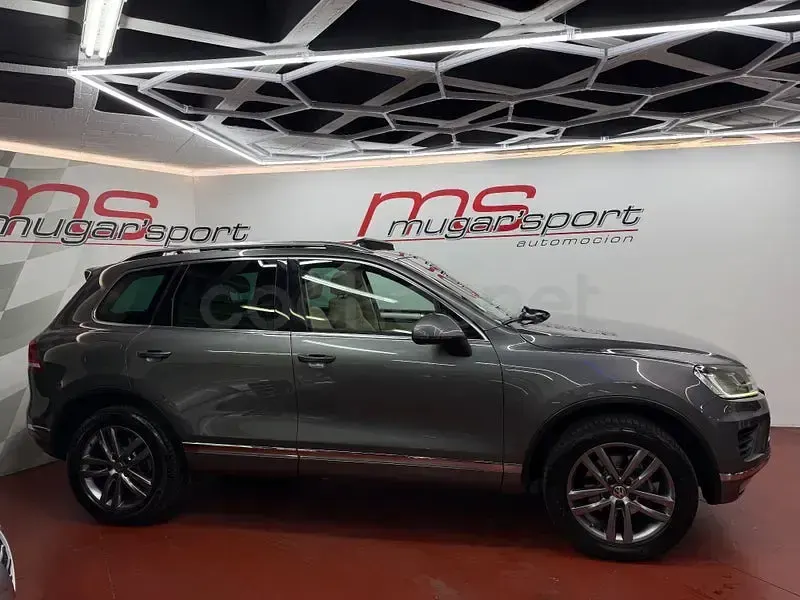 Usado VW Touareg 262 CV (192 kW) 2017 Gris / plata SUV