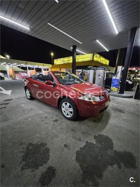 Usado Renault Mégane Cabriolet Authentique 115 CV (84 kW) 2004 Granate Descapotable