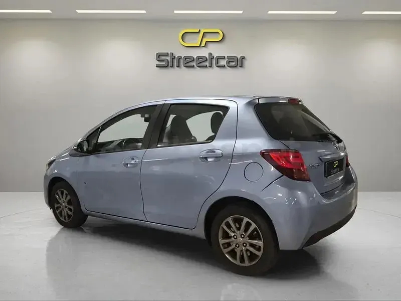 Usado Toyota Yaris Advance 99 CV (72 kW) 2015 Azul Utilitario