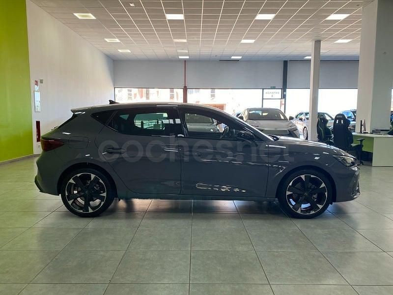 Käytetty Cupra Leon 150 HP (110 kW) 2025 Harmaa Sedan