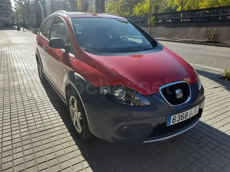 Usado Seat Altea 170 CV (125 kW) 2008 Rojo Monovolumen