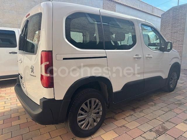 Usado Peugeot Rifter Active 100 CV (73 kW) 2022 Blanco Monovolumen