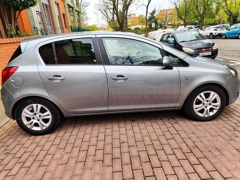 Usado Opel Corsa 90 CV (66 kW) 2010 Gris / plata Utilitario