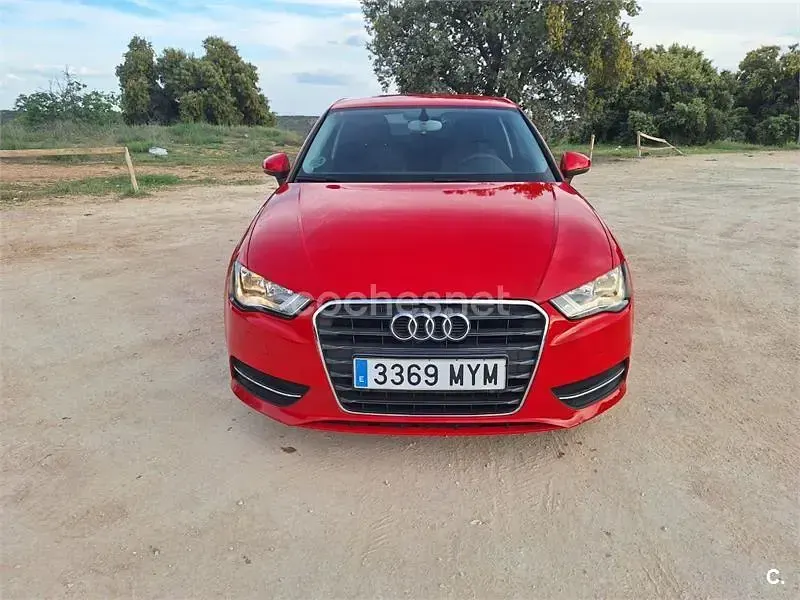 Usado Audi A3 Premium 105 CV (77 kW) 2013 Rojo Berlina