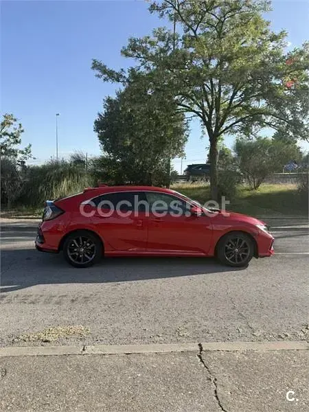 Begagnad Honda Civic Elegance 126 HK (92 kW) 2021 Röd Sedan
