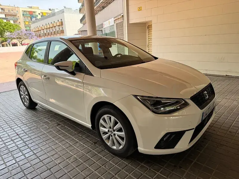 Usado Seat Ibiza Style Plus 80 CV (58 kW) 2022 Blanco Utilitario