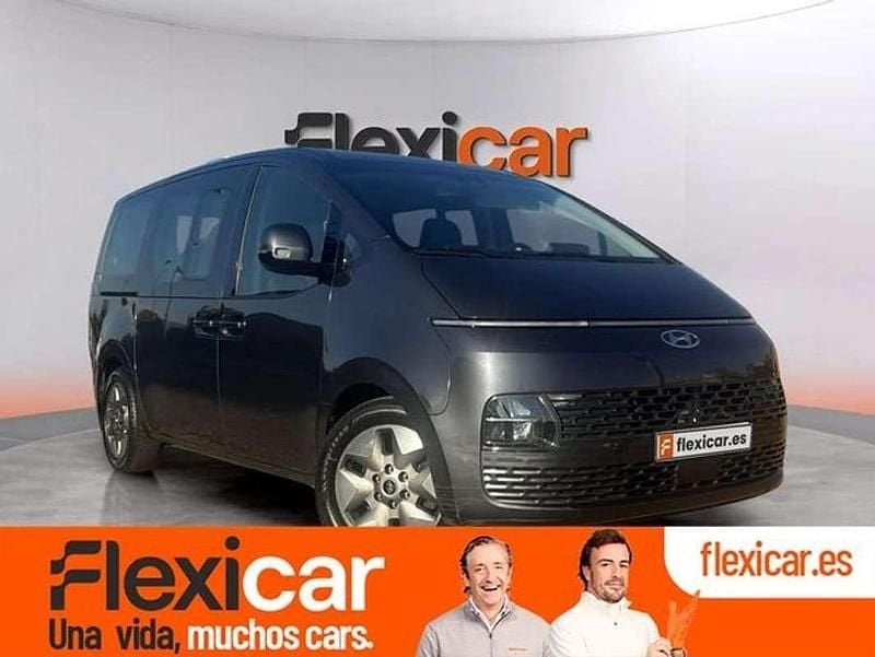 Usado Hyundai Staria 177 CV (130 kW) 2023 Gris Monovolumen