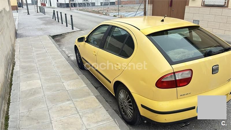 Usado Seat Leon Sport 180 CV (132 kW) 2000 Amarillo Utilitario