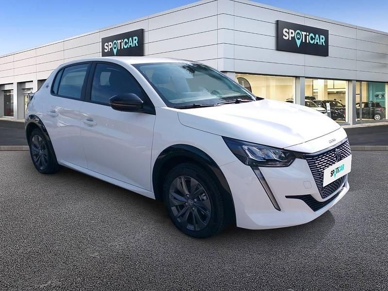 Usado Peugeot e-208 Active 100 kW (136 CV) 2023 Blanco Utilitario