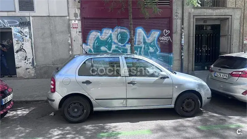 Usado Skoda Fabia Comfort 60 CV (44 kW) 2003 Azul Berlina