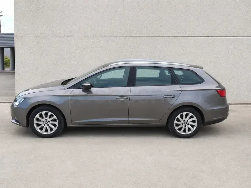 Usado Seat Leon Style 110 CV (80 kW) 2016 Gris / plata Familiar