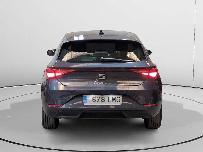 Usado Seat Leon Style 111 CV (81 kW) 2021 Azul Utilitario