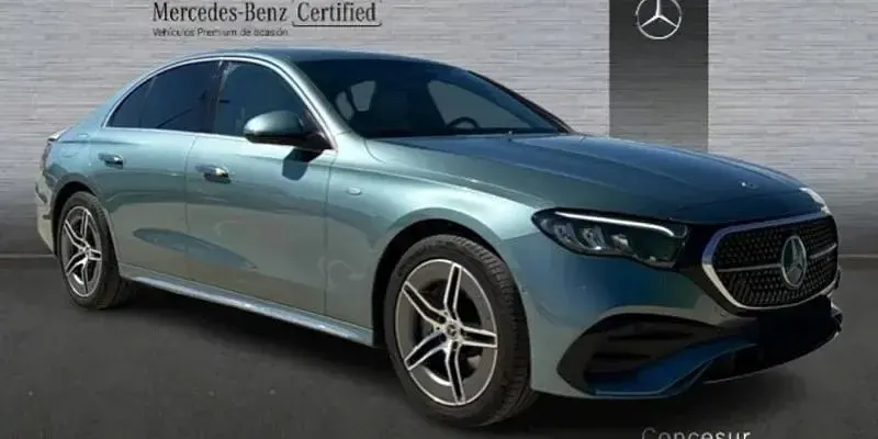 Usado Mercedes E300 313 CV (230 kW) 2025 Verde Berlina