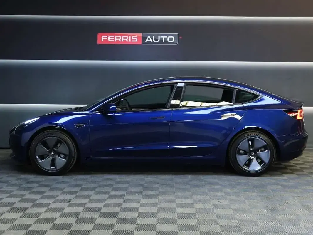 Usado Tesla Model 3 Standard Range 239 kW (325 CV) 2023 Azul Berlina