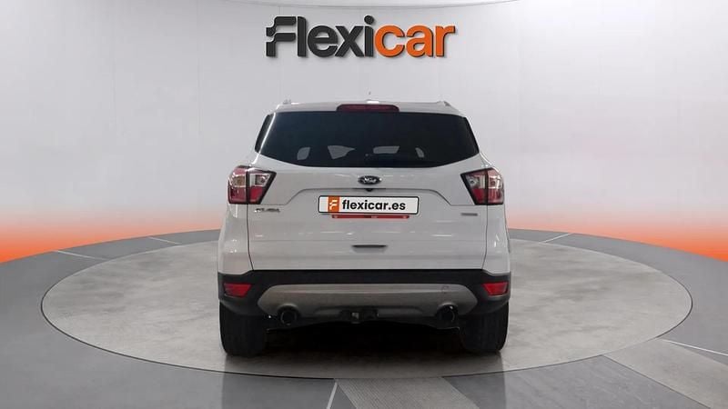 Usado Ford Kuga Trend 150 CV (110 kW) 2018 Blanco SUV
