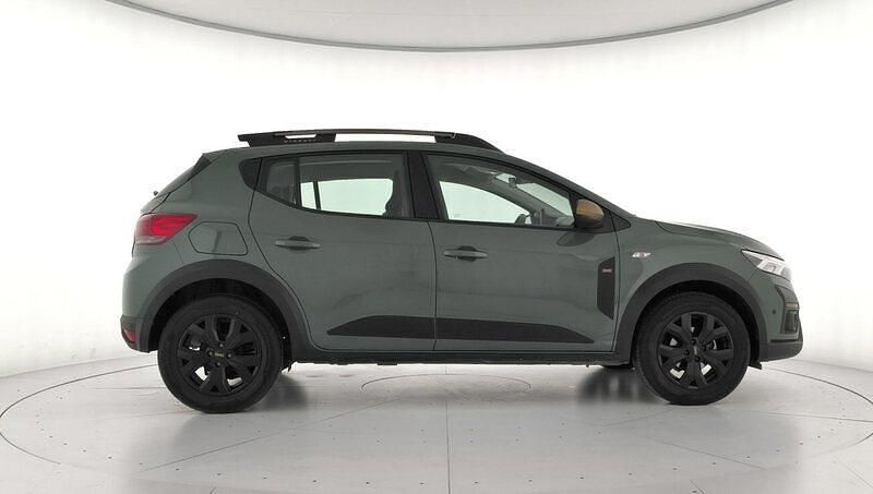 Usado Dacia Sandero Extreme 100 CV (73 kW) 2025 Verde Berlina