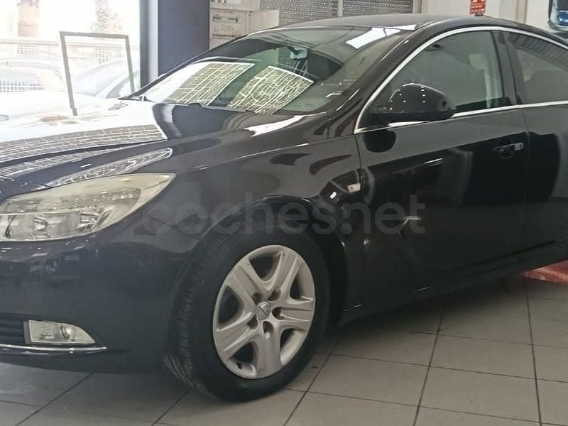 Usado Opel Insignia Selective 130 HP (95 kW) 2012 Preto Sedan