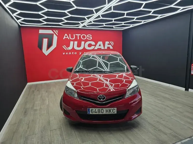 Usado Toyota Yaris Active 90 CV (66 kW) 2012 Rojo Utilitario