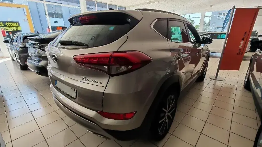 Usado Hyundai Tucson GO! 177 CV (130 kW) 2018 Gris SUV