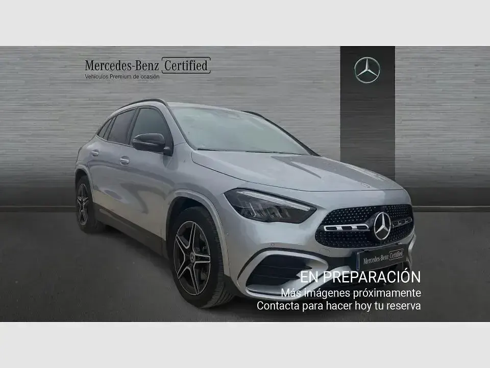 Usado Mercedes GLA200 150 CV (110 kW) 2024 Gris / plata SUV