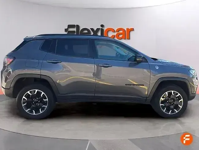 Usado Jeep Compass Trailhawk 240 CV (176 kW) 2022 Gris SUV