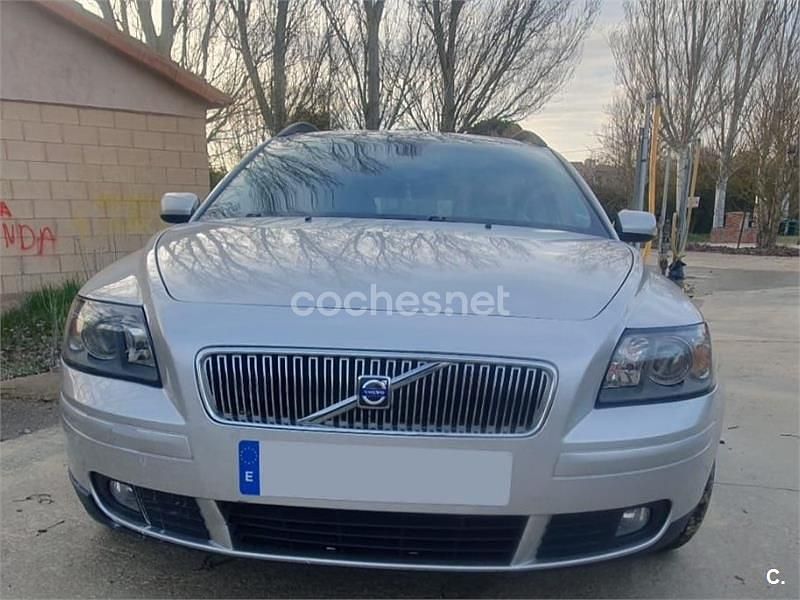 Usado Volvo V50 Momentum 136 CV (100 kW) 2005 Gris / plata Familiar