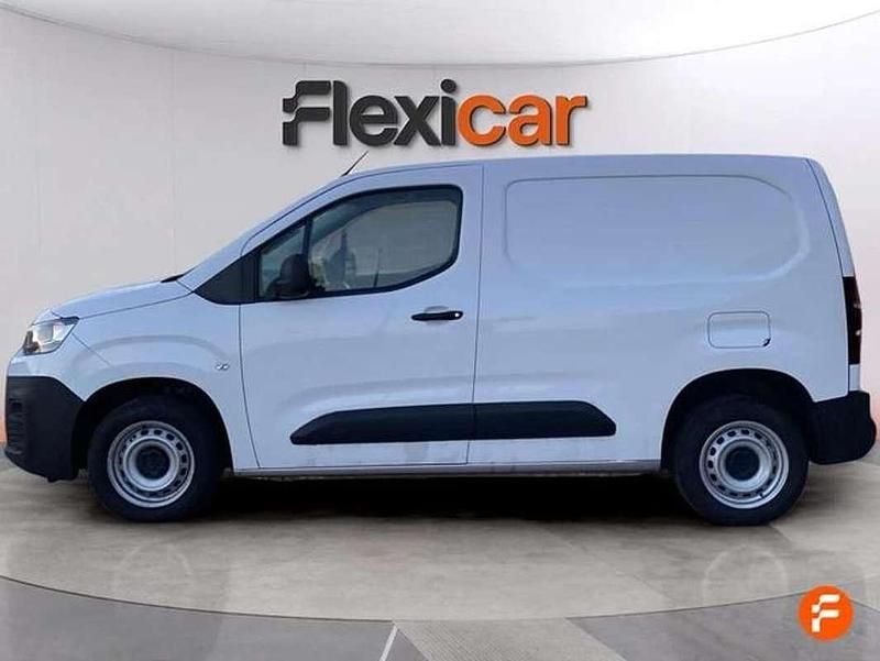 Usado Citroën Berlingo Feel 102 CV (75 kW) 2022 Blanco Monovolumen