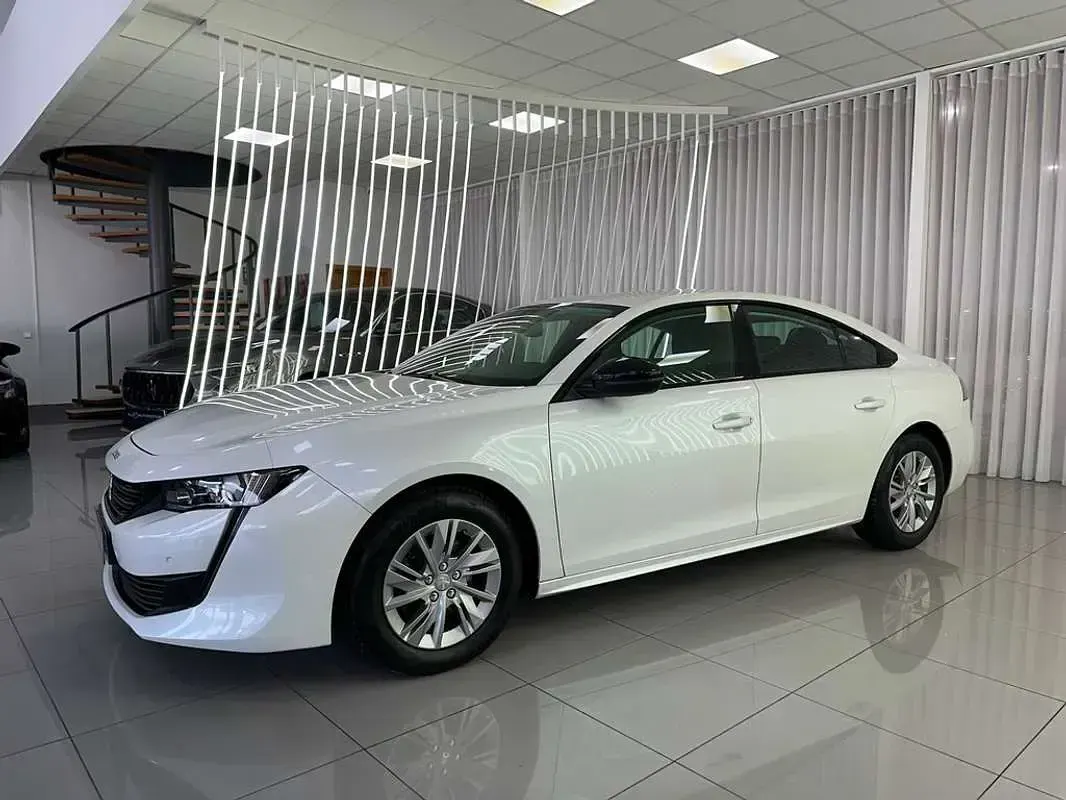 Usado Peugeot 508 Active 131 CV (96 kW) 2023 Blanco Berlina