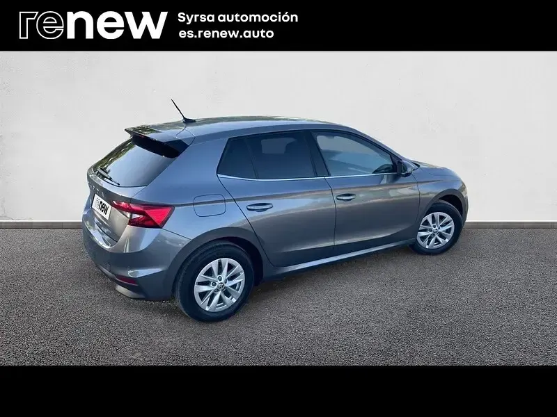 Usado Skoda Fabia Selection 80 CV (58 kW) 2024 Gris Utilitario