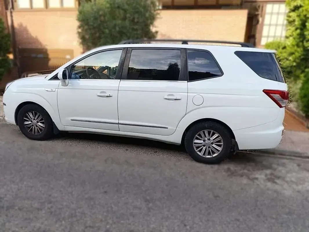 Usado SsangYong Rodius Limited 178 CV (130 kW) 2017 Blanco Monovolumen