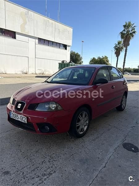 Rojo Usado 2008 Seat Ibiza Reference Berlina | 2900 € (Super precio) - Imagen 1/4