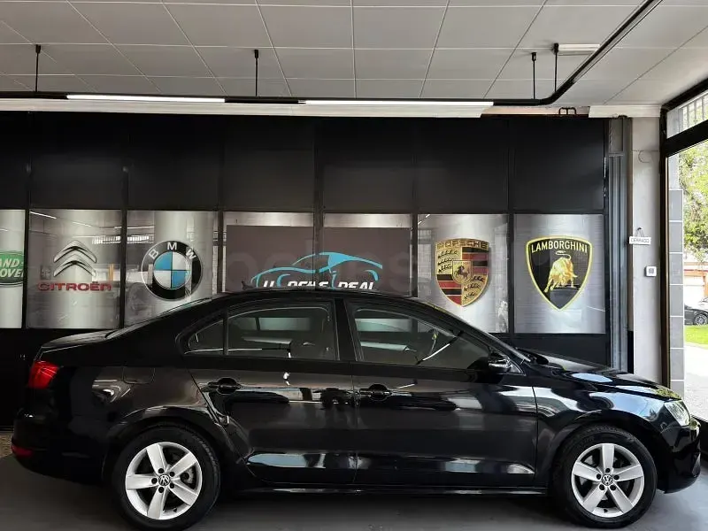 Usado VW Jetta Advance 105 CV (77 kW) 2014 Negro Berlina
