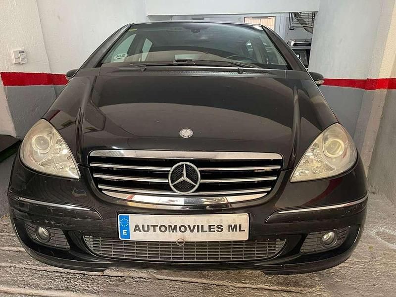 Usado Mercedes A180 109 CV (80 kW) 2007 Negro Utilitario
