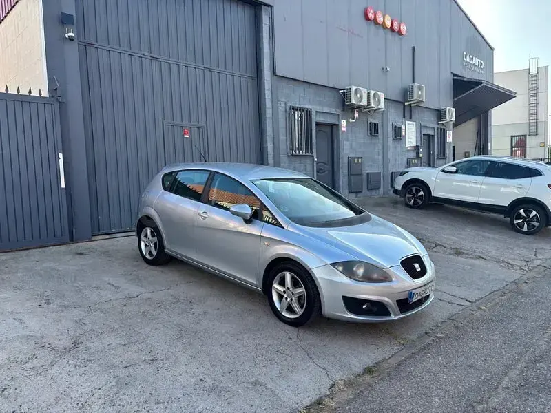 Usado Seat Leon Copa 105 CV (77 kW) 2011 Gris / plata Utilitario