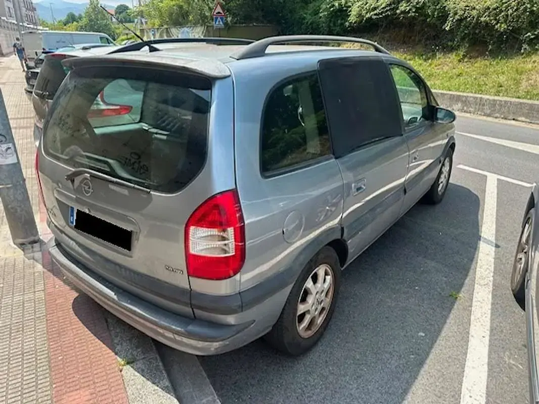 Usado Opel Zafira Elegance 99 CV (72 kW) 2003 Gris Monovolumen