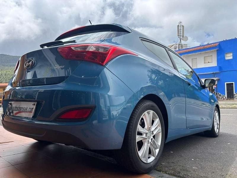 Usado Hyundai i30 101 CV (74 kW) 2014 Azul Utilitario