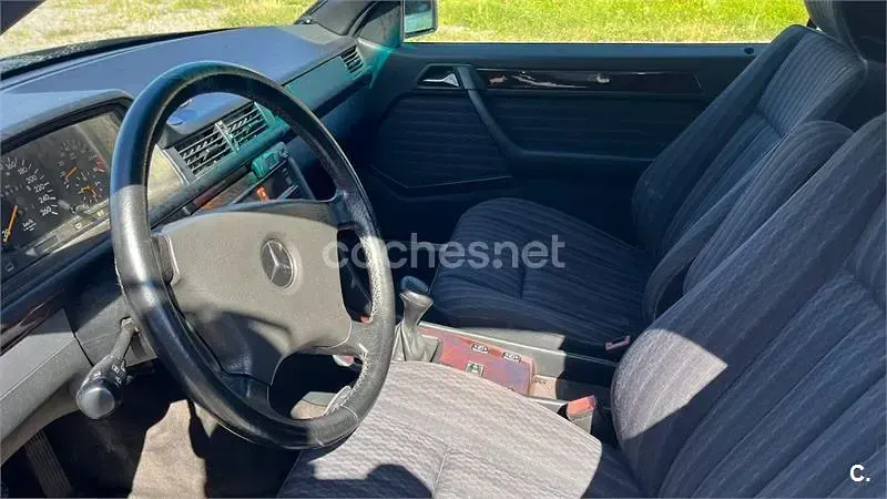 Usado Mercedes E300 231 CV (169 kW) 1992 Negro Berlina