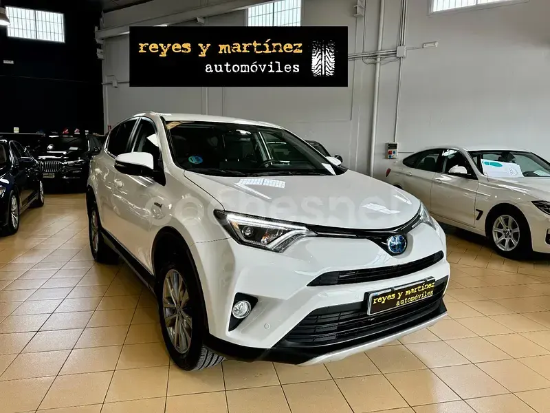 Usado Toyota RAV4 Hybrid Advance 197 CV (144 kW) 2018 Blanco SUV